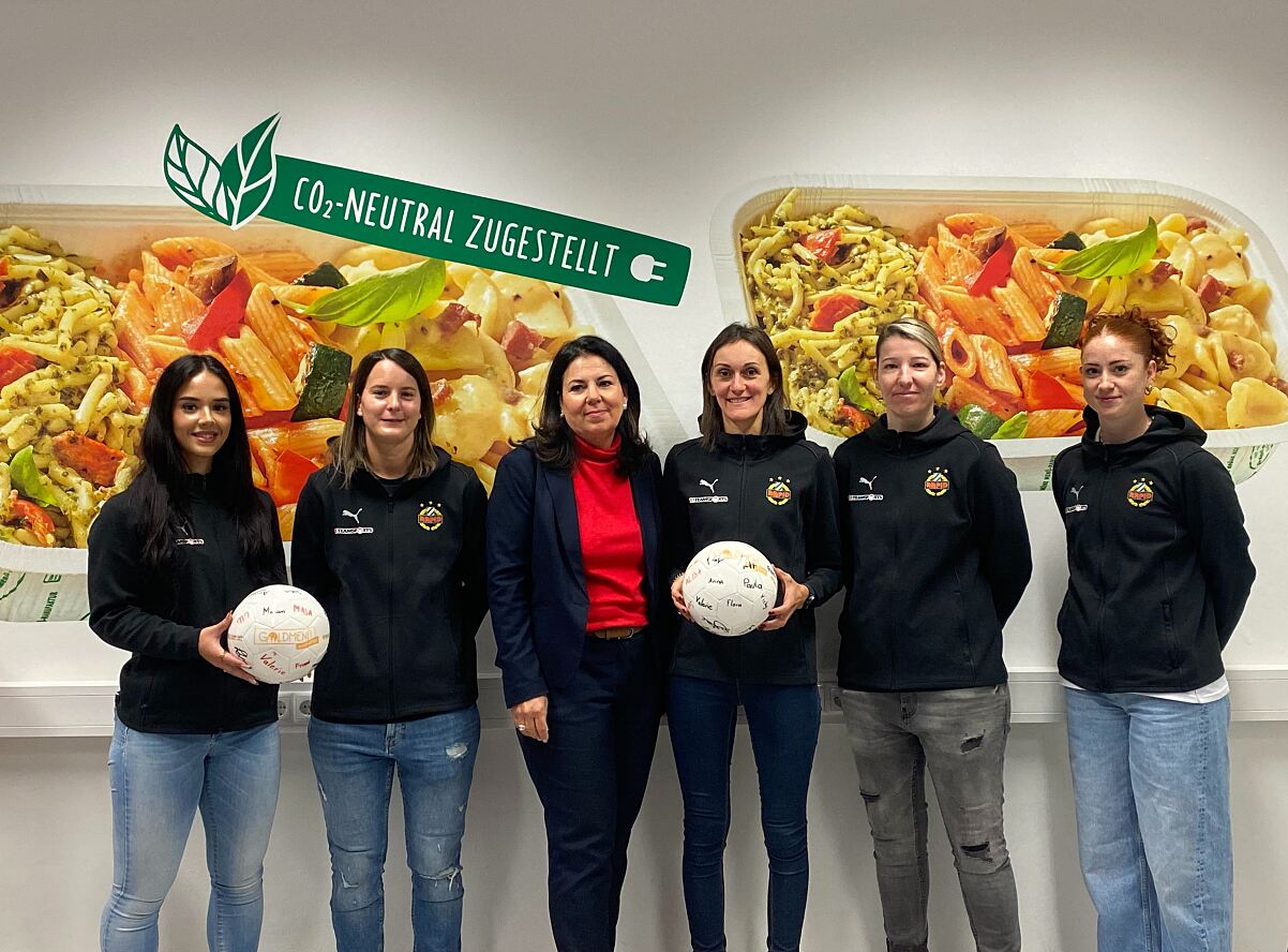 SK Rapid Frauen bei Goldmenü